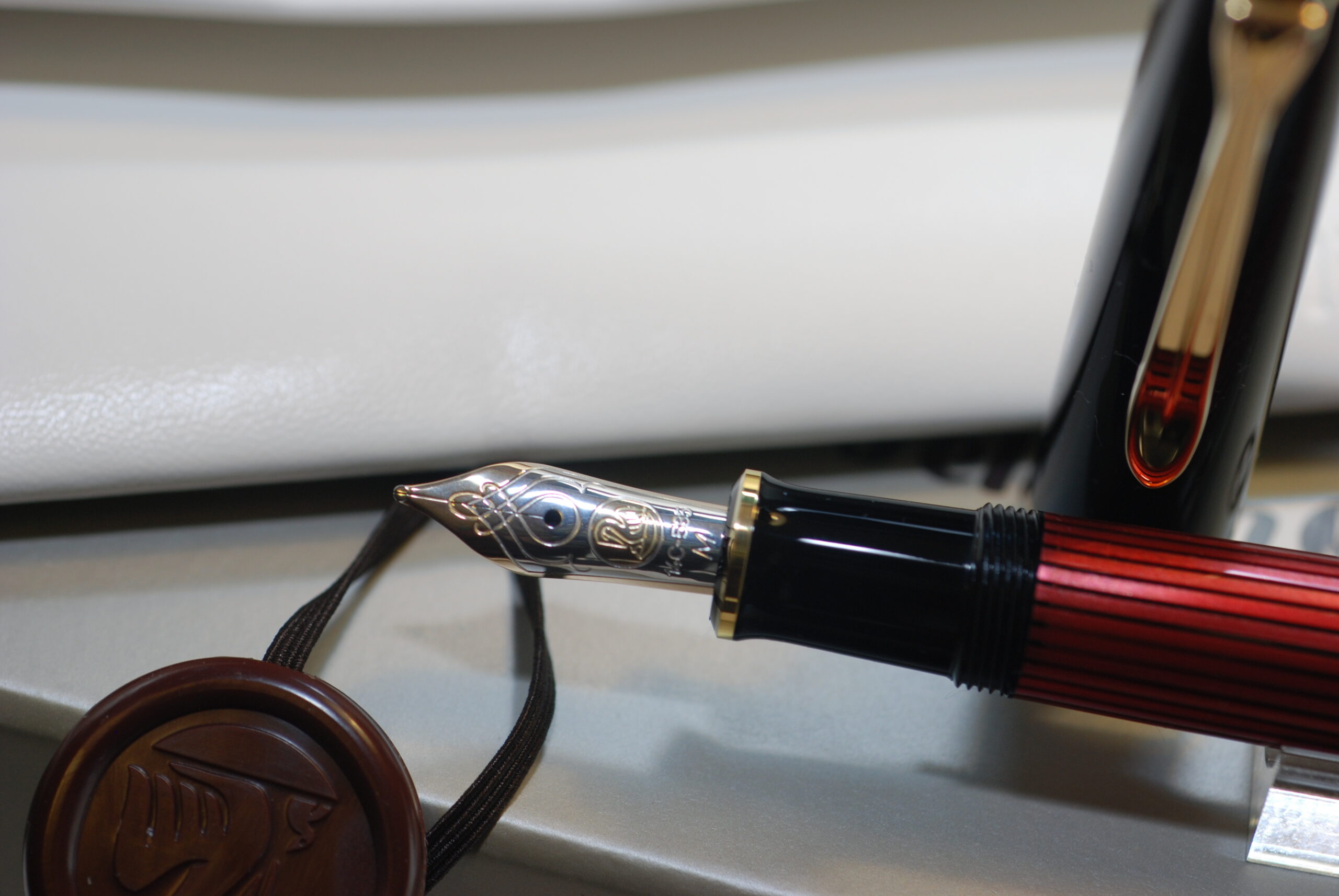 Pluma Estilográfica Pelikan Souverän 600 Negro | Rojo - Imagen 6