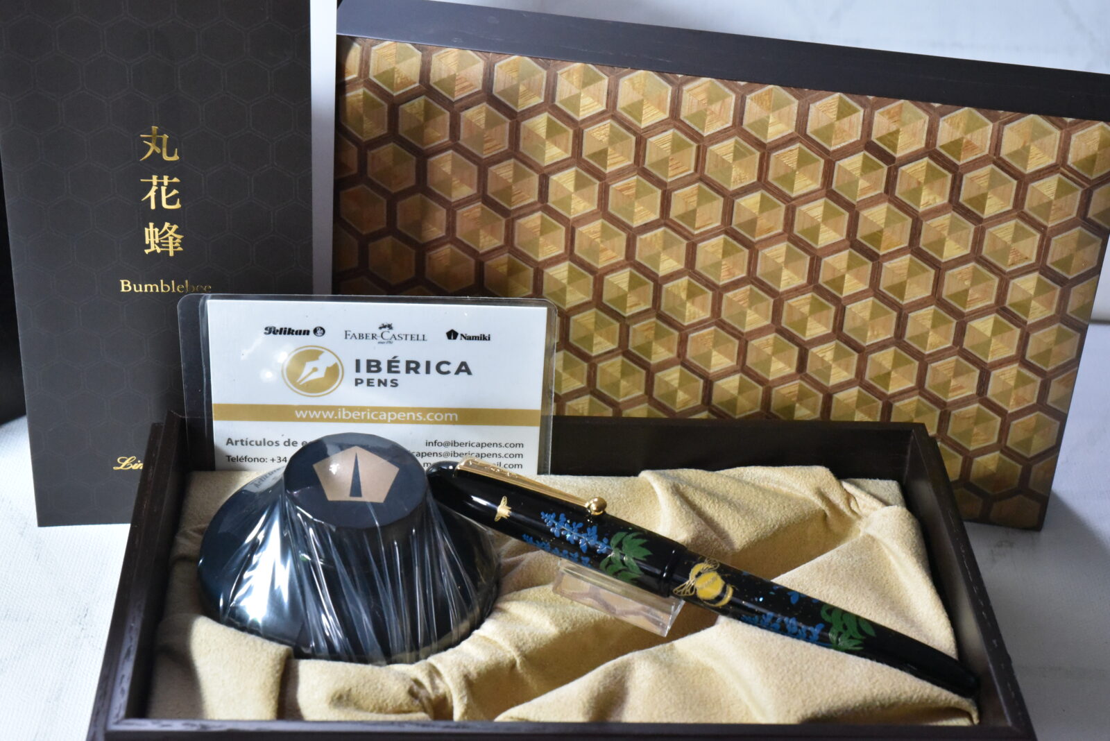 Pluma estilográfica Namiki Yukari Bumblebee L.E. 2024
